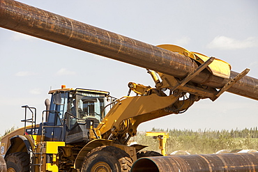 Pipeline construction work north of Fort McMurray in the heart of the Canadian tar sands, Alberta, Canada, North America