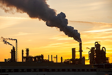 The tar sands upgrader plant at the Syncrude mine north of Fort McMurray at sunset, Alberta, Canada, North America