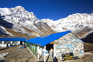 A tea house lodge at Annapurna Base Camp looking towards Annapurna South, Annapurna Fang and Annapurna One, Nepalese Himalayas, Nepal, Asia