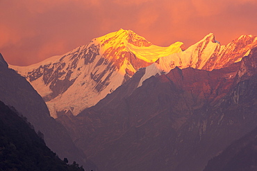 Alpenglow at sunset on Machapuchare, Annapurna Sanctuary, Nepalese Himalayas, Nepal, Asia