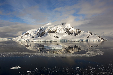 Stunning coastal scenery in Paradise Bay off Graham Land on the antarctic Peninsular. the Peninsular is one of the most rapidly warming places on the planet.