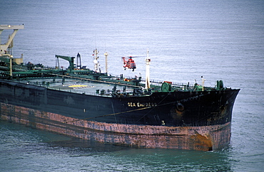 Sea Empress Oil Tanker and Surrounding Spillage, Milford Haven, Pembrokeshire, West Wales      (rr)