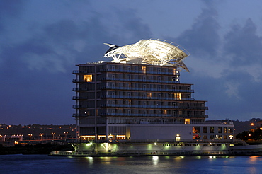 St Davids Hotel at dusk, Cardiff Bay, Cardiff, Wales, UK, Europe      (rr)