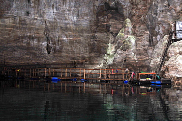 Rapel landing platform at Anhumas Abyss, Bonito, Mato Grosso do Sul, Brazil, South America