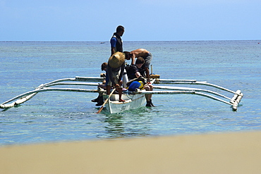 Scuba divers prepare to dive off bangka (traditional Philippino boat), close to shore, Apo Island, Negros, Philippines, Southeast Asia, Asia