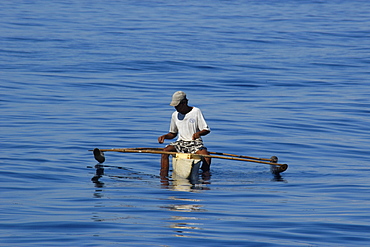 Local fisherman using hand line from small bangka (traditional Philippino boat), Dumaguete, Negros, Philippines, Southeast Asia, Asia