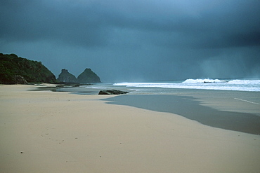 Heavy rain clouds approaching Boldro's beach, Fernando de Noronha national marine sancturay , UNESCO World Heritage Site, Pernambuco, Brazil, South America