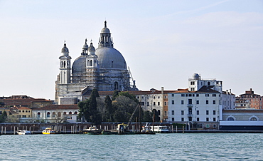 Buildings along the waterfront of the Venetian canal, Venice, UNESCO World Heritage Site, Veneto, Italy, Europe