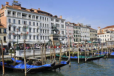 Waterfront Promenade Riva Degli Schiavoni with gondolas on Venetian lagoon, Venice, UNESCO World Heritage Site, Veneto, Italy, Europe