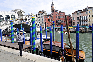 Rialto Bridge over Grand Canal and ferries, Venice, UNESCO World Heritage Site, Veneto, Italy, Europe