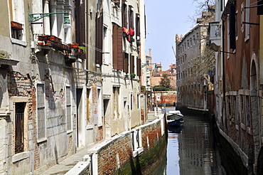 Old buildings built over narrow canals, Venice, UNESCO World Heritage Site, Veneto, Italy, Europe