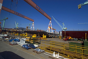 Heavy cranes, machinery and ships under construction at Samsung shipyard, Geoje-Do, South Korea, Asia