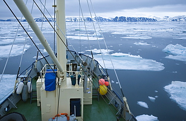 boat, cruise. tourists, arctic sheet ice. Longyearbyen, Svalbard, Norway