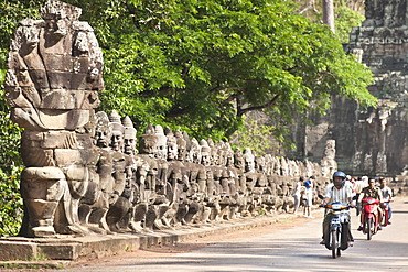 South Gate to Angkor Thom, Angkor, UNESCO World Heritage Site, Siem Reap, Cambodia, Indochina, Southeast Asia, Asia
