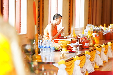 Buddhist monk in prayer in Buddhist Temple, Karon Beach, Phuket Island, Phuket, Thailand, Southeast Asia, Asia