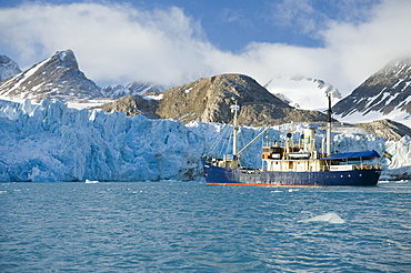 Tourist ship by Glacier face. Longyearbyne, Svalbard, Norway