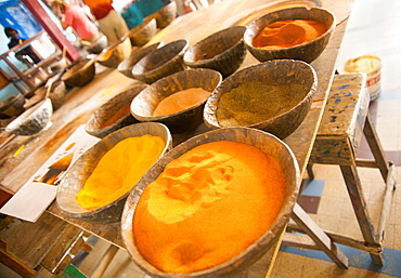 01/04/2009, Sand Painting Galery, man sand painting, glue and colour sand used for craft art. Dakar , YMCA City Center, Cape Verde Peninsula. Senegal