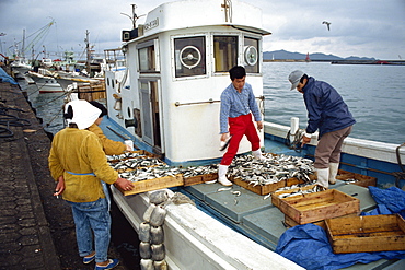 Fishermen selling their catch off the boat on Fukue Island, Nagasaki Prefecture, Japan, Asia