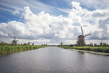 Canal and windmills, Kinderdijk, UNESCO World Heritage Site, South Holland, The Netherlands, Europe 