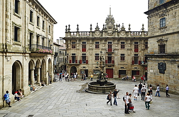 The square of the Romanesque facade, Praza das Praterias, Old Town, UNESCO World Heritage Site, Santiago de Compostela, Galicia, Spain, Europe