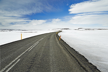 Mountainous landscape along the south coast of the island, Icelandic road trip along route 1, the Icelandic ring road, Iceland, Polar Regions