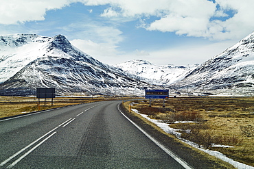 Mountainous landscape along the south coast of the island, Icelandic road trip along route 1, the Icelandic ring road, Iceland, Polar Regions