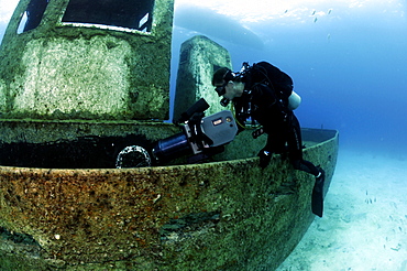 Cameraman michael Pitts filming on the wreck of the 'Blue Plunder' - Bahamas