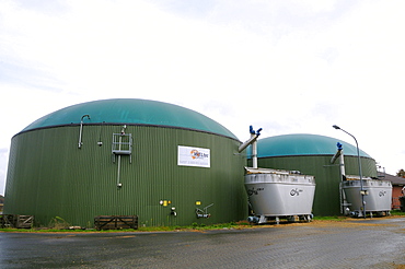 Biogas plant with fermenting chambers for methane production from maize silage, Cornau, near Vechta, Lower Saxony, Germany, Europe