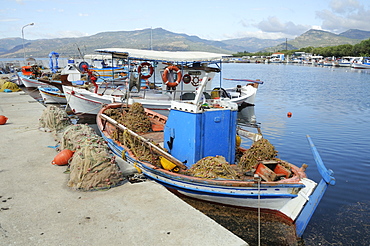 Traditional wooden fishing boats moored in Skala Kalloni harbour, Lesbos (Lesvos), Greek Islands, Greece, Europe