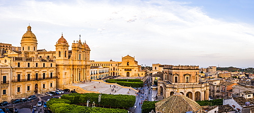 St. Nicholas Cathedral (Noto Cathedral), Church of San Salvatore and Town Hall, Piazza del Municipio, Noto, Val di Noto, UNESCO World Heritage Site, Sicily, Italy, Europe 