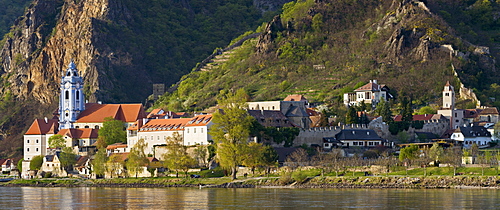 Church at Danube river, Duernstein, Wachau, Lower Austria, Austria, Europe