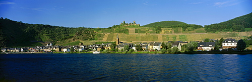 River Moselle with village Alken and Castle Thurandt, Mosel-Saar-Ruwer, Rheinpfalz, Germany