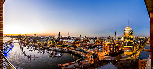 View in the twilight to Hamburg and the Elbe at Am Baumwall, seen from the Kehr Wieder Spitze, Hamburg, Germany