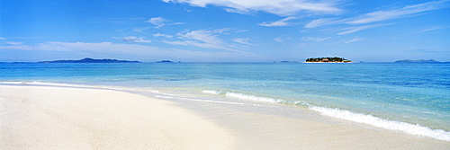 Fiji, Beachcomber Island, White sand beach and calm blue ocean water.