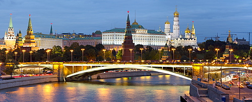 View of the Kremlin on the banks of the Moscow River, Moscow, Russia, Europe