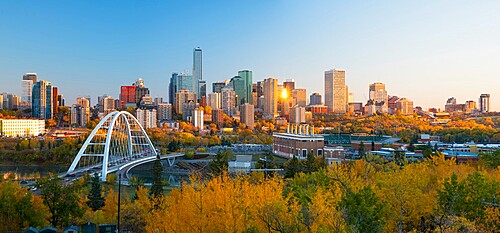 Edmonton skyline in autumn, Edmonton, Alberta, Canada, North America