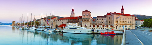 Trogir's historic Stari Grad (Old Town) defensive walls and harbour, Trogir, Dalmatia, Croatia, Europe