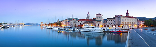 Trogir's historic Stari Grad (Old Town) defensive walls and harbour, Trogir, Dalmatia, Croatia, Europe