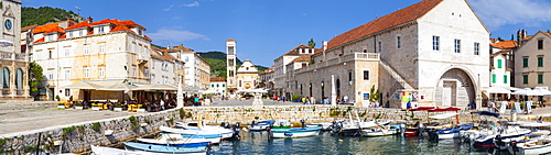 Hvar's picturesque harbour, Stari Grad (Old Town), Hvar, Dalmatia, Croatia, Europe