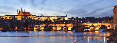 View over the River Vltava to Charles Bridge and the Castle District with St. Vitus Cathedral and Royal Palace, UNESCO World Heritage Site, Prague, Czech Republic, Europe 