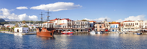 Old Venetian harbour, Rethymno (Rethymnon), Crete, Greek Islands, Greece, Europe