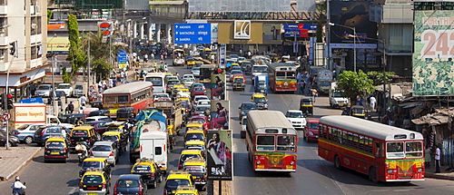 Traffic congestion on downtown highway to Bandra, Andheri and Santacruz and access route to the BKC Complex in Mumbai, India