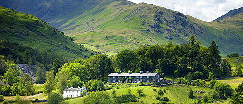 Cottages in Langdale Pass surrounded by Langdale Pikes in the Lake District National Park, Cumbria, UK