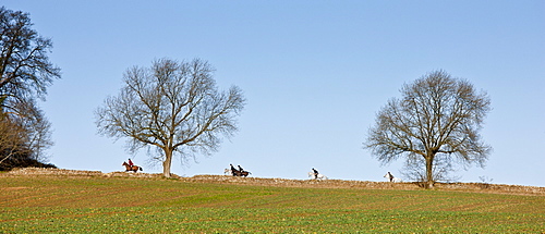 The Heythrop Hunt near Stow-on-the-Wold, Gloucestershire for the traditional New Year's Day Hunt Meet, The Cotswolds, UK