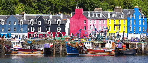 Multi-coloured buildings on the waterfront of Sound of Mull at Tobermory, Isle of Mull, Inner Hebrides, Scotland, United Kingdom, Europe