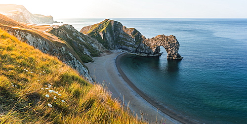 View from clifftop to Durdle Door, Jurassic Coast, UNESCO World Heritage Site, West Lulworth, Dorset, England, United Kingdom, Europe