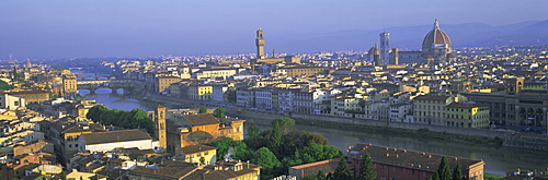 Panoramic view over rooftops and across Arno River of city including the Duomo (Cathedral), Uffizi and Ponte Vecchio, from Piazalle Michelangelo, Florence, Tuscany, Italy, Europe