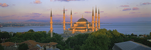 Panoramic view of the Blue Mosque (Sultan Ahmet Mosque), with Bosphorus in the background, Istanbul, Turkey, Europe