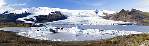 Panoramic view of tongue of the Vatnajokull Glacier creeping between mountains towards Fjallsarlon Lagoon, South Iceland, Polar Regions