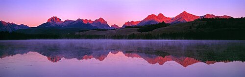 US, ID, Sawtooth Mountain Range, Sunset